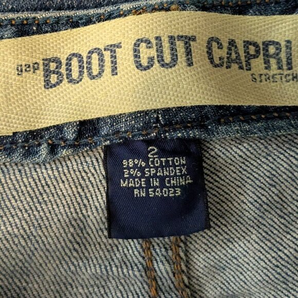 GAP Blue Denim Low-Rise "Boot Cut Capri, Stretch"; Size 2 - Picture 3 of 3